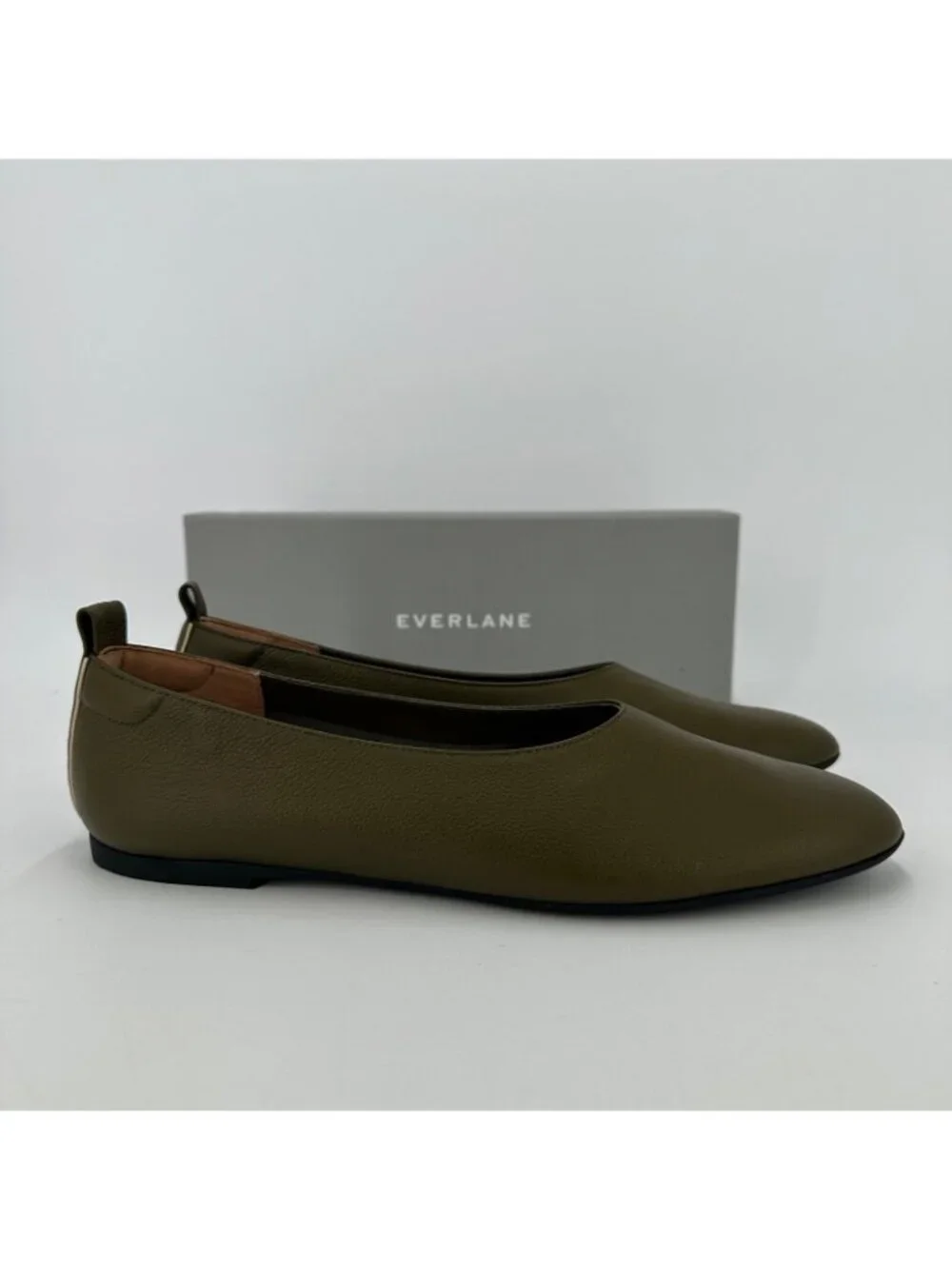 Everlane The Italian Leather Day Glove Flats in Birch Green 6.5 Women's Career